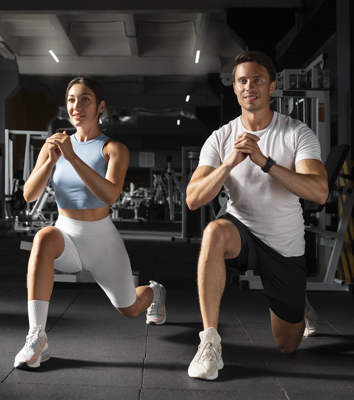 mujer-porcion-hombre-en-gimnasio